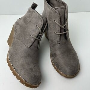 G.H. Bass & Co. Women's Cali Faux Suede Grey Chukka Ankle Wedge Heel Booties